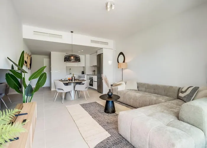 Ultimate - Aranya - Stylish 2br With Pool View דירה