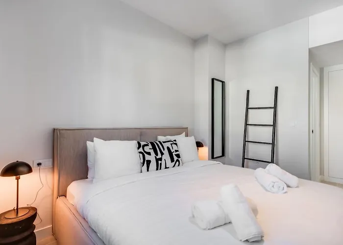 Ultimate - Aranya - Stylish 2br With Pool View דירה אסטפונה