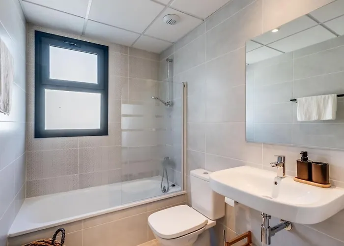 Ultimate - Aranya - Stylish 2br With Pool View דירה