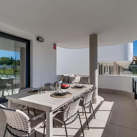 Apartman Ultimate - Aranya - Stylish 2br With Pool View