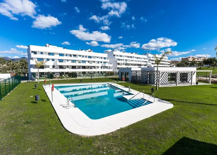 Ultimate - Aranya - Stylish 2br With Pool View Appartement *