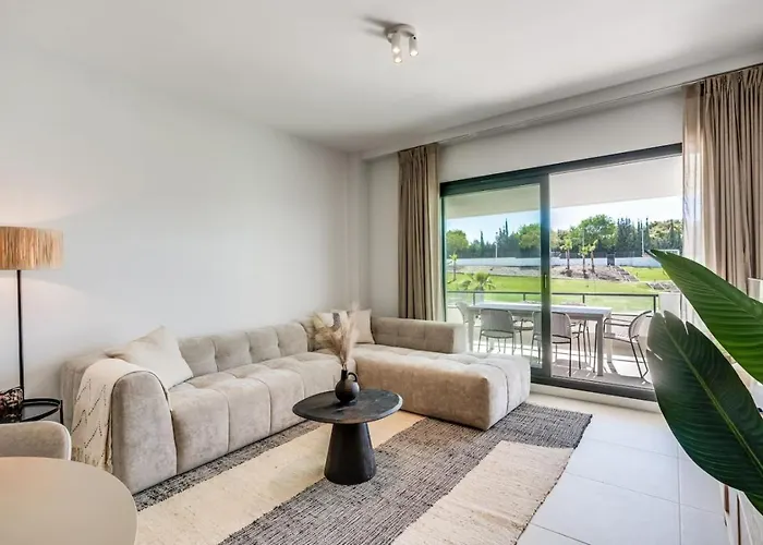 Ultimate - Aranya - Stylish 2br With Pool View Appartement